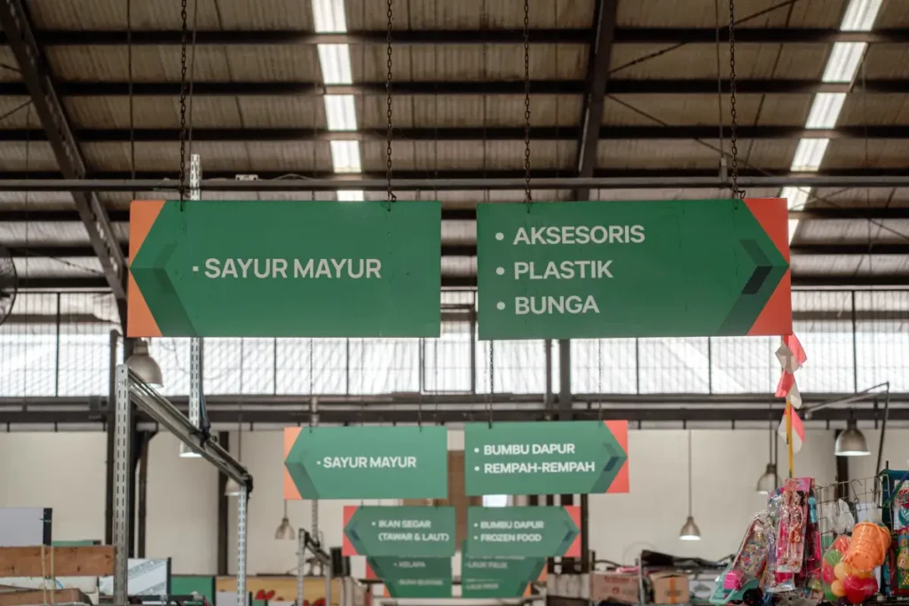 Retail magnet display